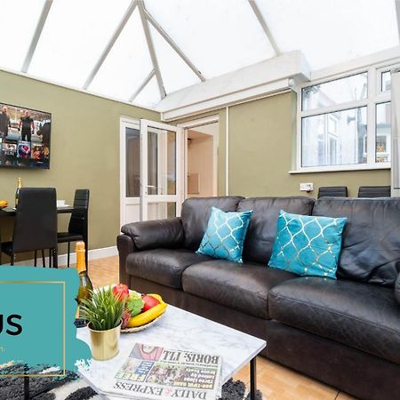 Large 4 Bedroom House - Top Rated - Off-Street Parking - Garden - Sleeps 9 - Contractors - Groups - Pool Table Northfield エクステリア 写真