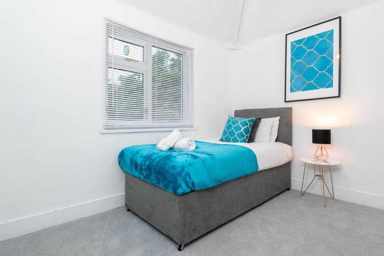 Large 4 Bedroom House - Top Rated - Off-Street Parking - Garden - Sleeps 9 - Contractors - Groups - Pool Table Northfield エクステリア 写真